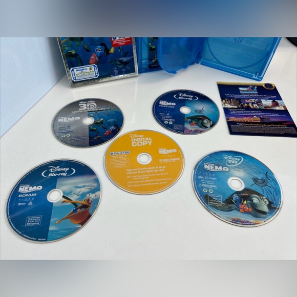 Finding Nemo 3D Blu-ray DVD 5-Disc Set Ultimate Edition Lenticular Slipcover - Picture 4 of 12